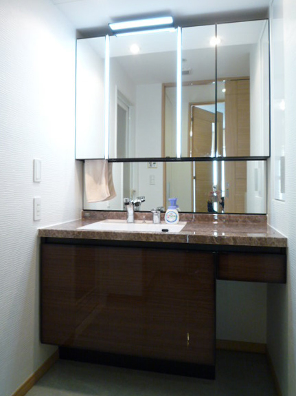 ホテルのような洗練された洗面空間